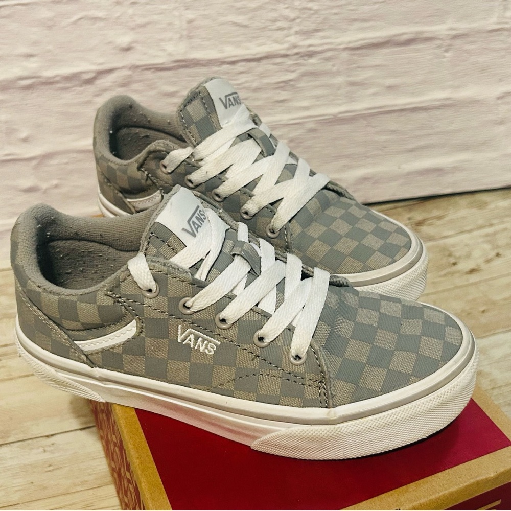 Vans Seldan Boy's Checkered Shoes- Gray/White Size 1 - Picture 2 of 7